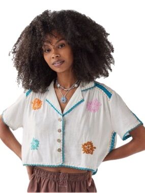 Urban Outfitters Floral Embroidered Crop Top Shirt Small Worn On TV Robin Hood